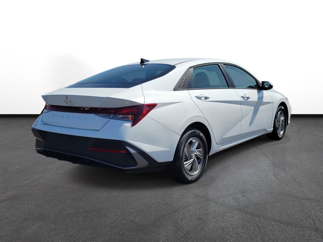 New 2026 Serenity White Hyundai SE image 4