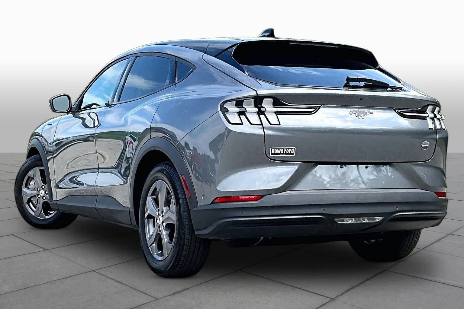 Used 2023 Carbonized Gray Metallic Ford Select image 11