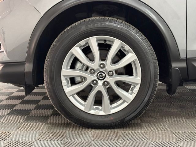 Used 2022 Gun Metallic Nissan SV image 14