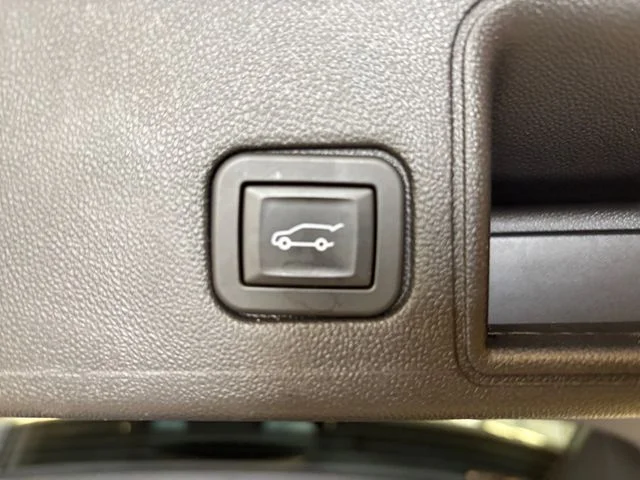 Used 2024 Silver GMC SLT image 25