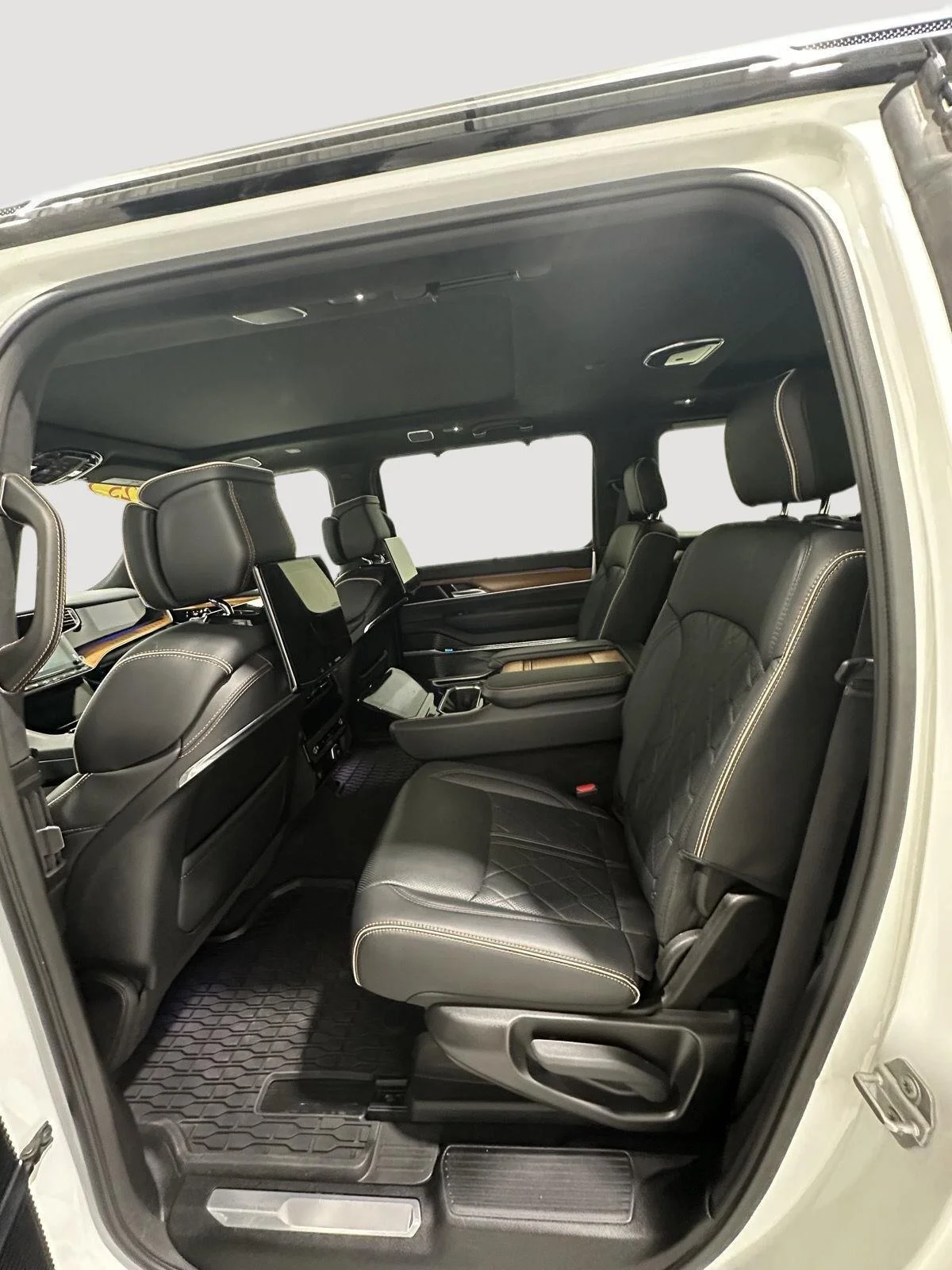 Used 2025 White Jeep Series III image 24