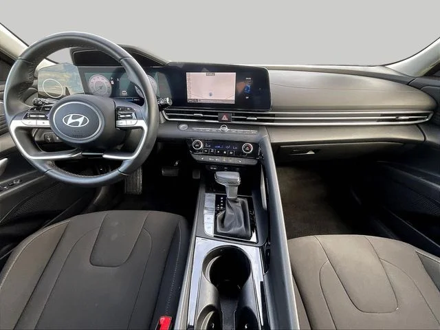 Used 2025 Red Hyundai SEL Convenience image 9