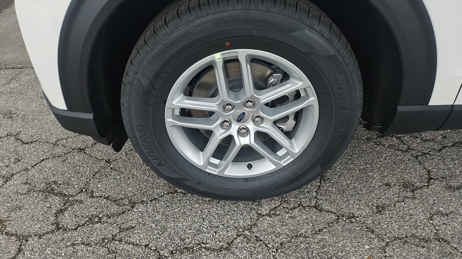 New 2026 Star White Metallic Tri-Coat Ford Active RWD image 9