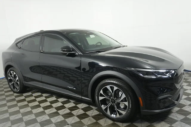 New 2026 Shadow Black Ford Select image 2
