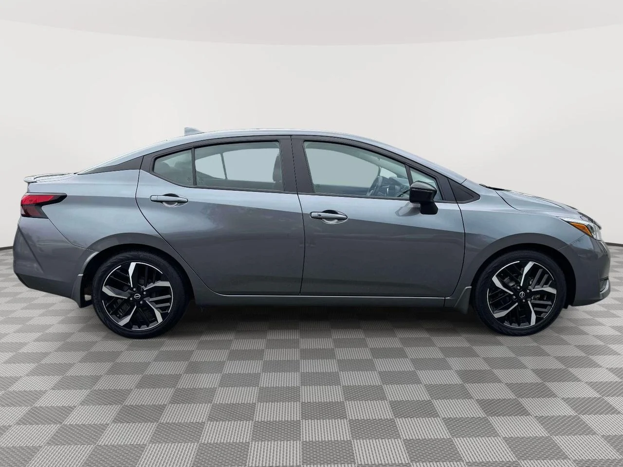 Used 2023 Gun Metallic Nissan 1.6 SR Xtronic CVT image 9