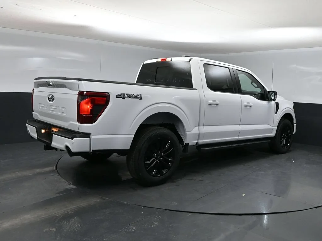 New 2026 Oxford White Ford XLT image 2