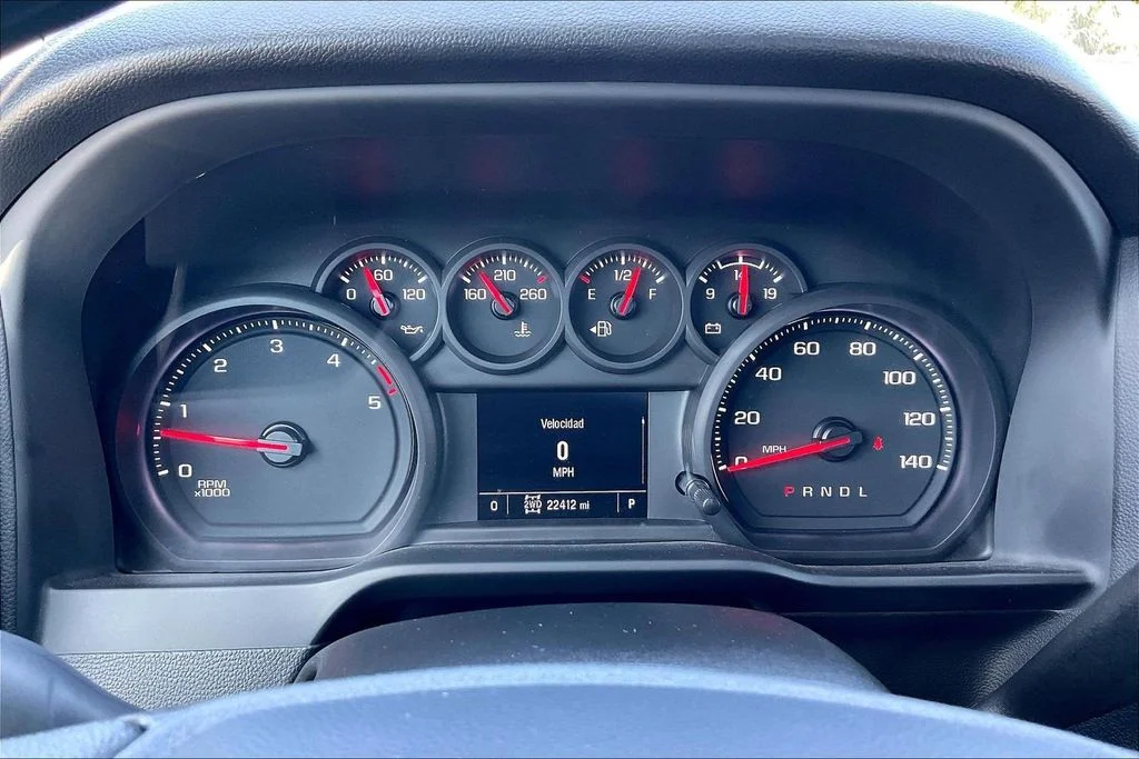 Used 2025 White Chevrolet Custom image 12