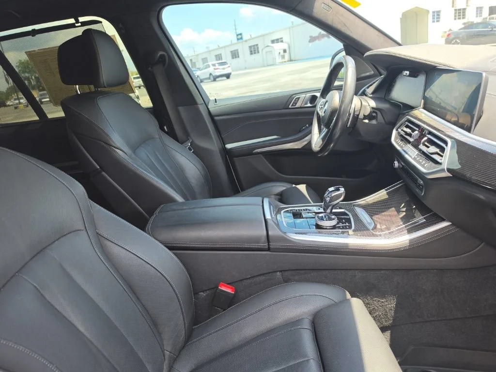 Used 2022 White BMW M50i image 34
