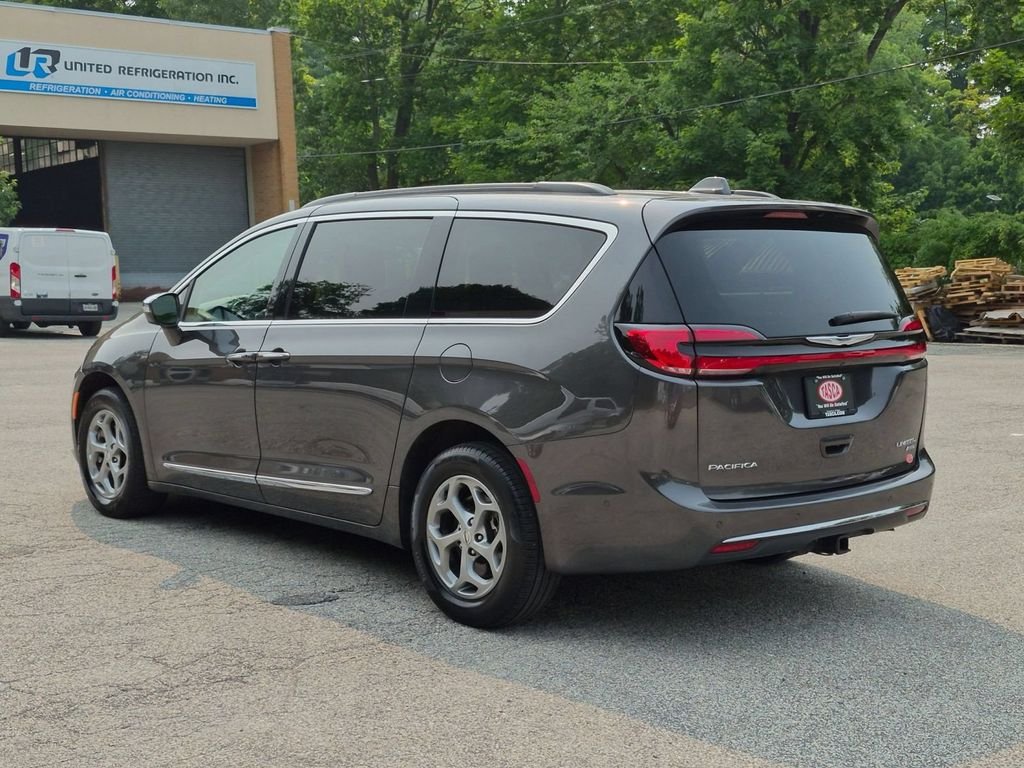 Used 2022 Gray Chrysler Limited image 10