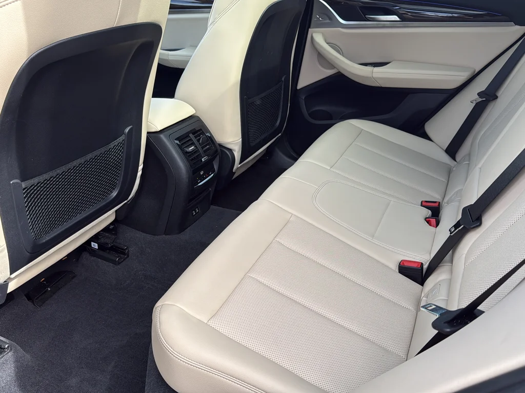 Used 2023 Gray BMW xDrive30i image 17