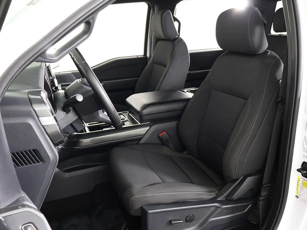 Used 2023 Oxford White Ford XLT image 31