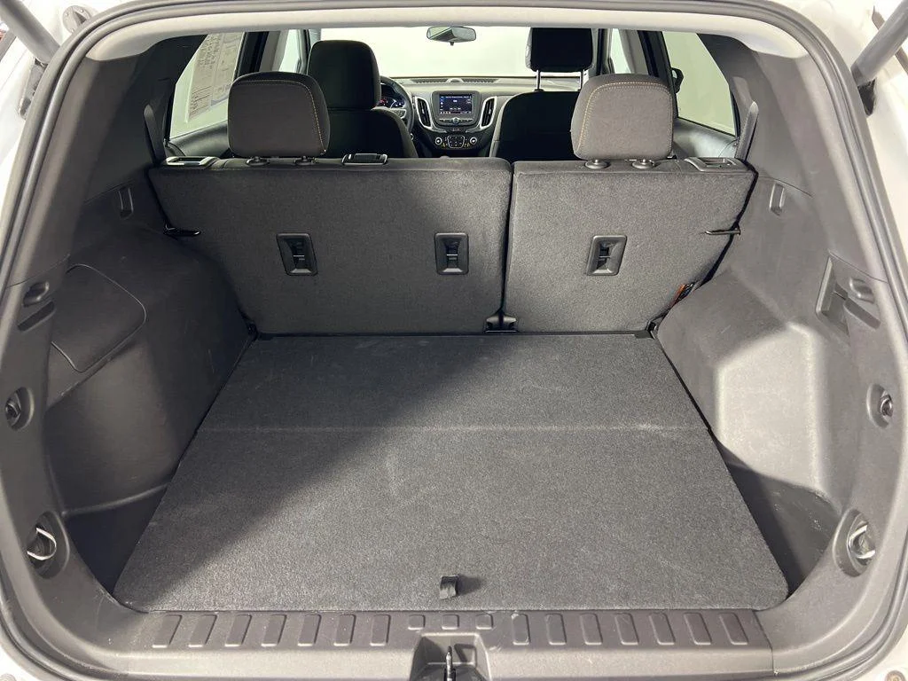 Used 2024 Summit White Chevrolet LT image 28