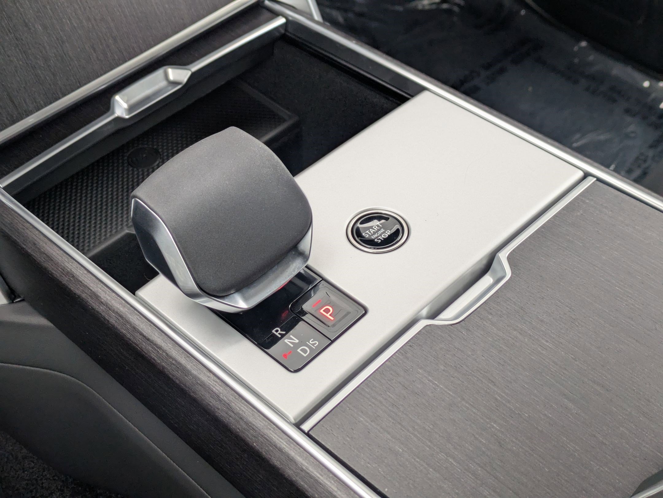 2025 Land Rover Range Rover SE - Photo 14