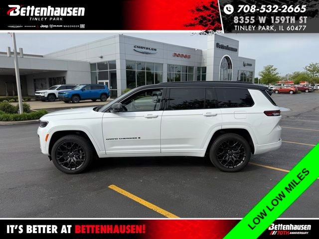 Used 2026 Bright White Clearcoat Jeep Summit image 2