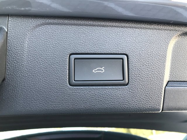 New 2026 Pure Gray Volkswagen 2.0T SEL image 31