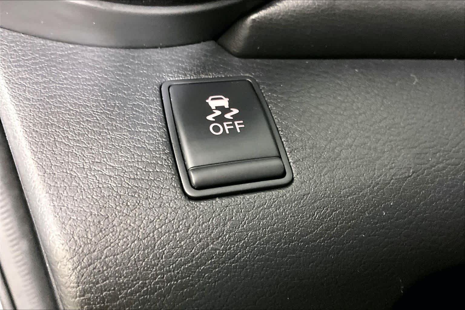 Used 2019 Gun Metallic Nissan SR image 32