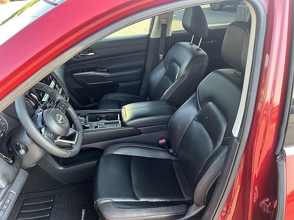 Used 2022 Scarlet Ember Tintcoat Nissan SL image 13
