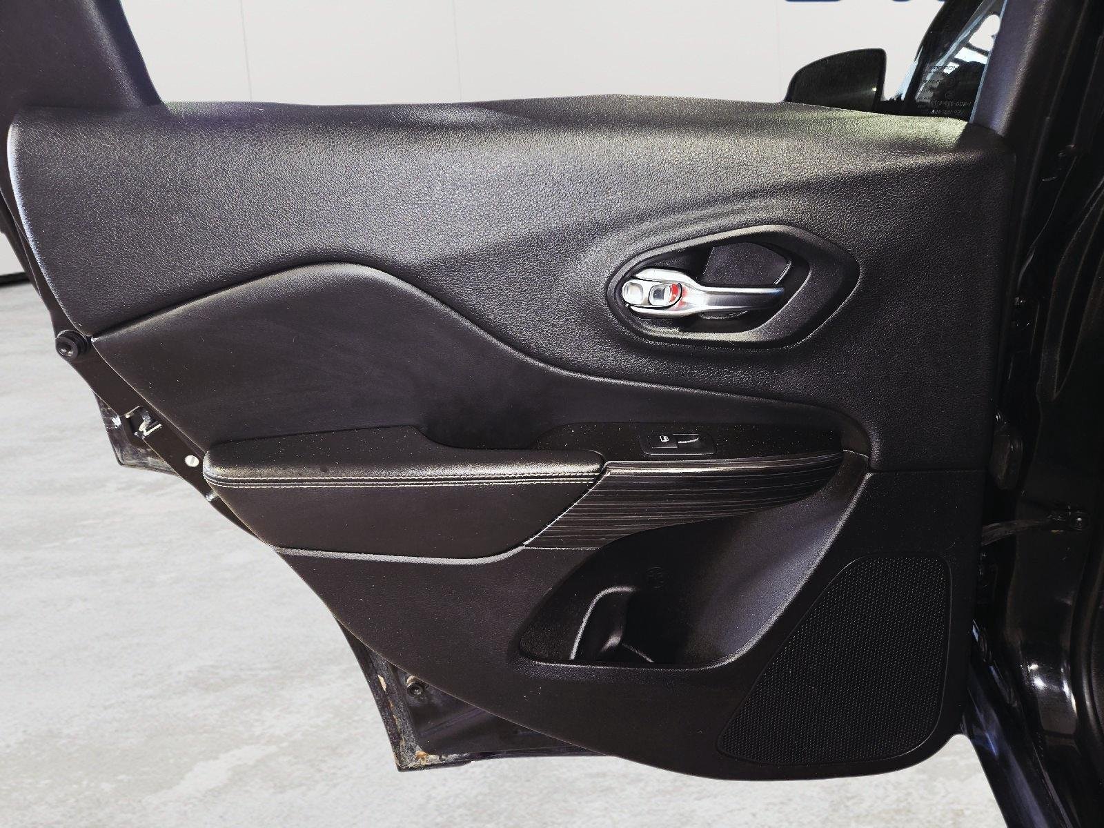 Used 2014 Brilliant Black Crystal Pearlcoat Jeep Limited image 43