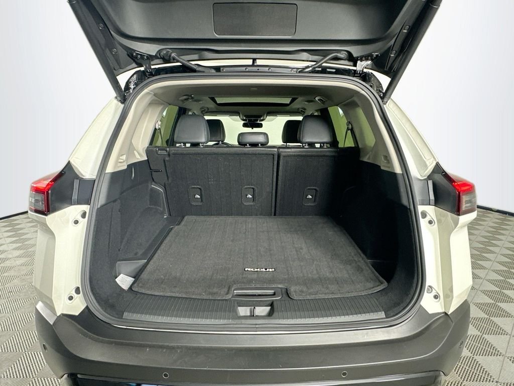 Used 2023 White Nissan SV image 25