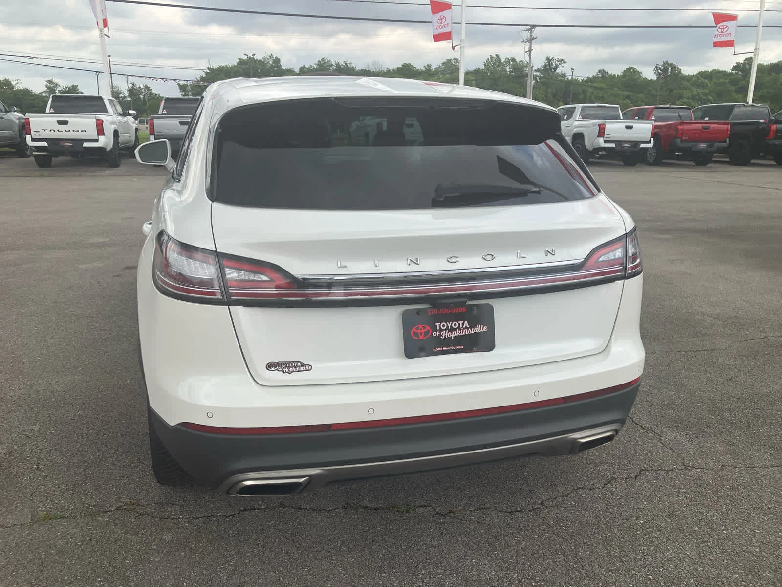 Used 2023 Pristine White Metallic Tri-Coat Lincoln Reserve image 6