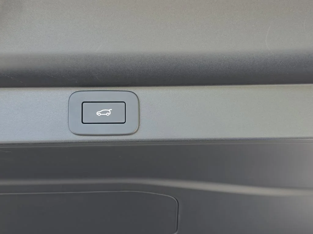 New 2026 Flux Silver Ultra Mettalic Gloss LAND ROVER SV Signature Suite image 13