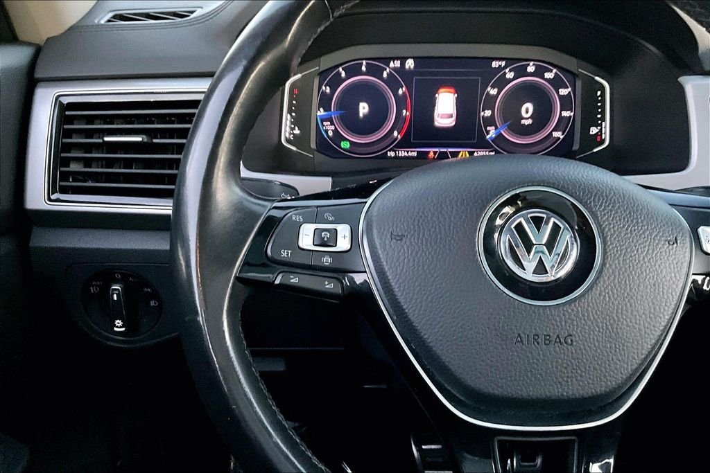 Used 2019 Deep Black Volkswagen 3.6L V6 SEL R-Line image 11