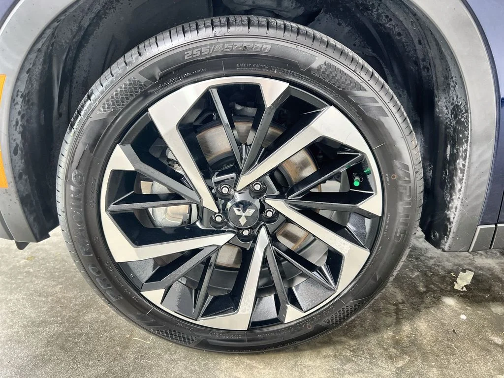 Used 2024  Mitsubishi SE image 18