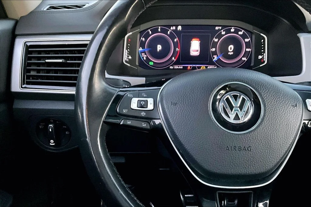 Used 2019 Black Volkswagen 3.6L V6 SEL R-Line image 11