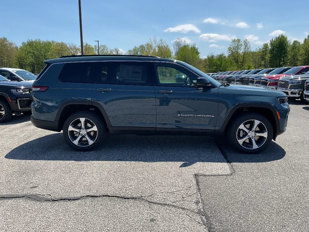New 2026 Steel Blue Exterior Paint Jeep Limited image 4