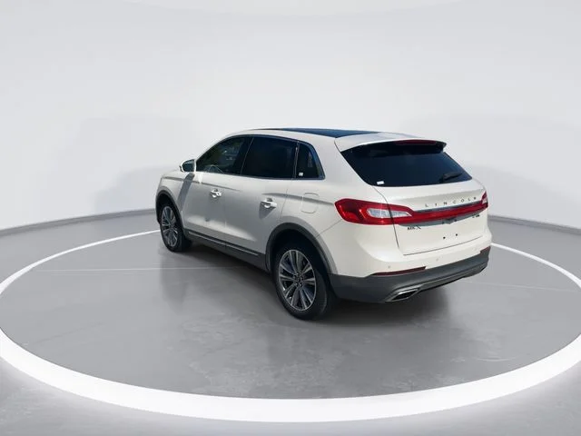 Used 2016 White Lincoln Reserve image 5