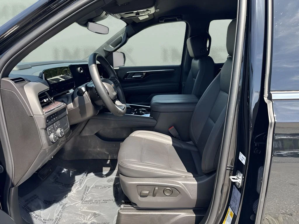 Used 2025 Black Chevrolet LT image 9