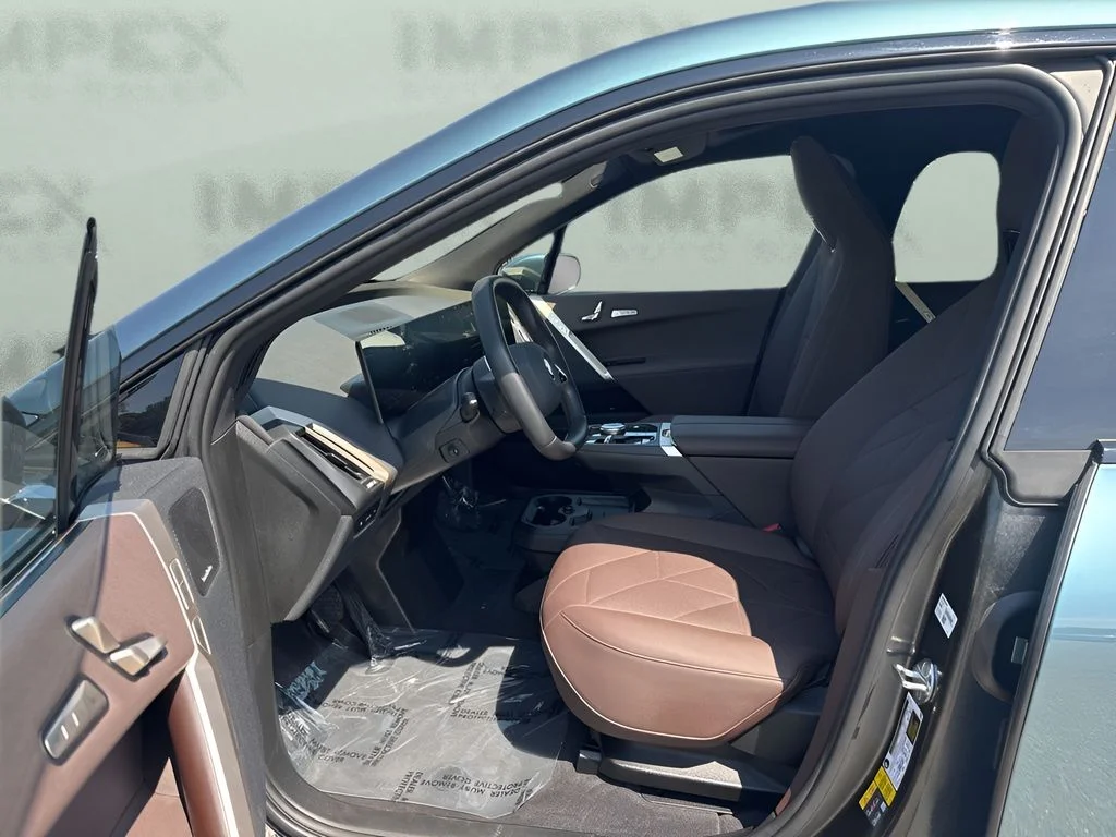 Used 2023 Blue BMW xDrive50 image 9