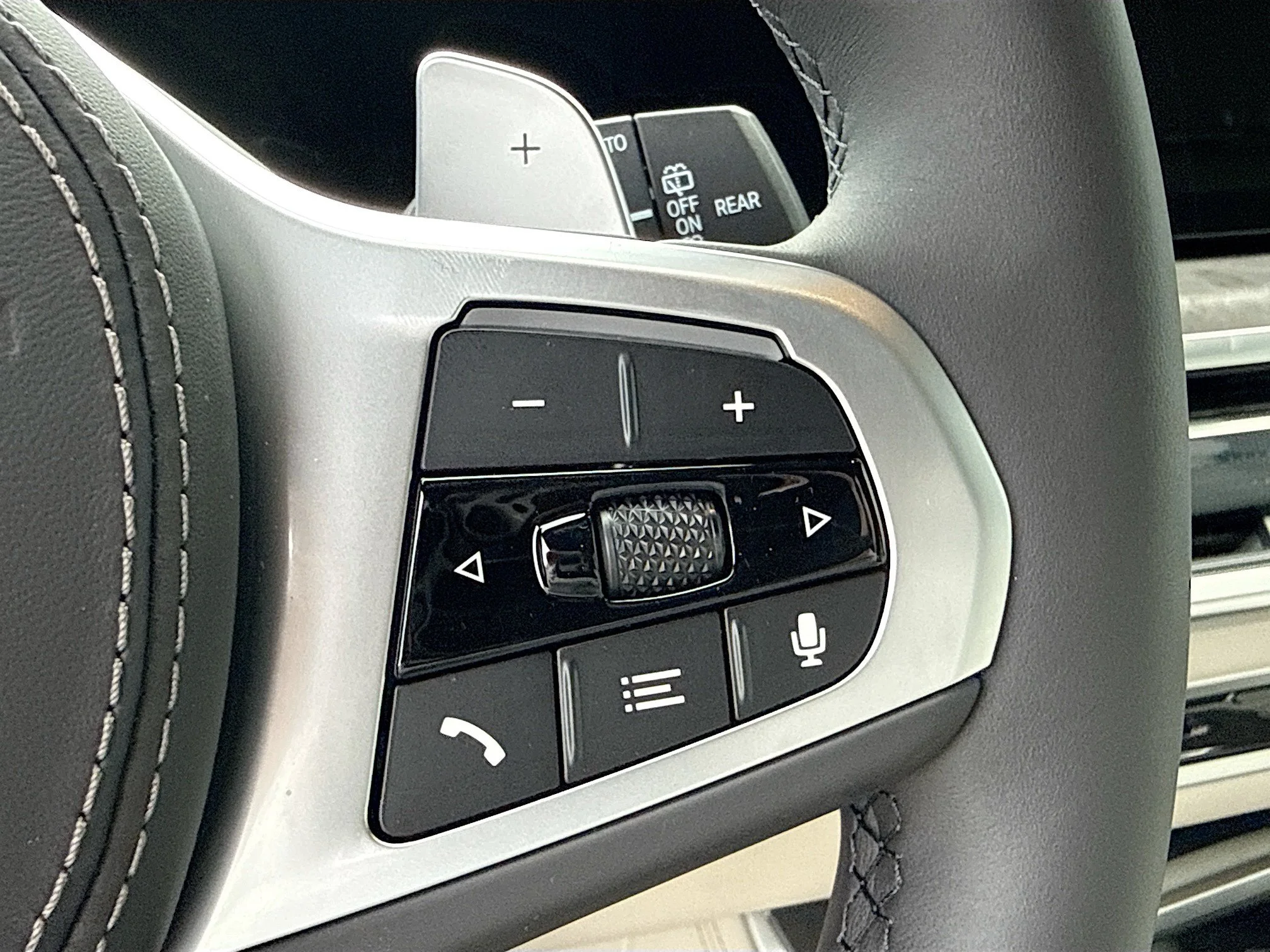 New 2026 Carbon Black Metallic BMW xDrive50e image 39