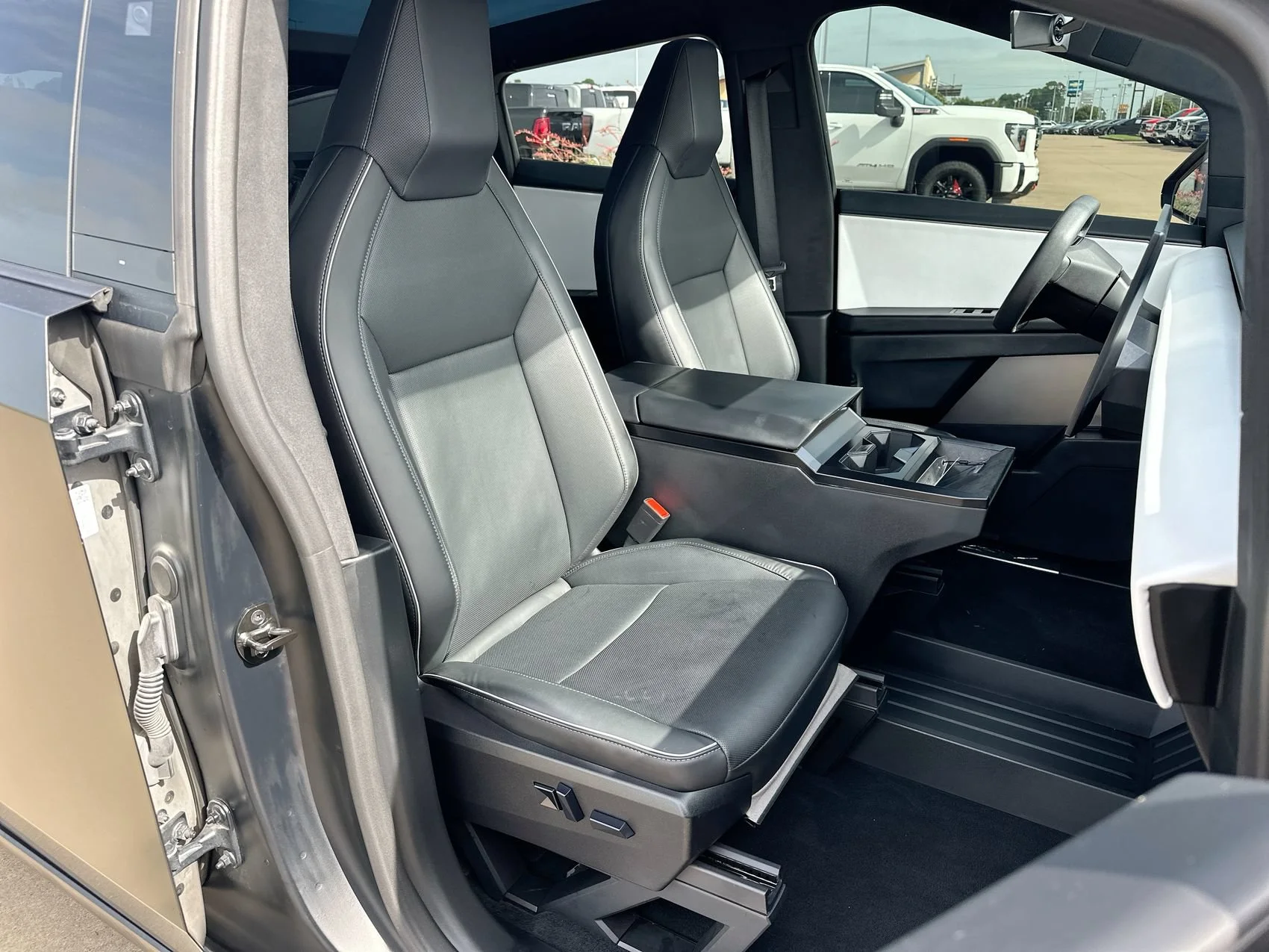 Used 2024 Black Tesla  image 27