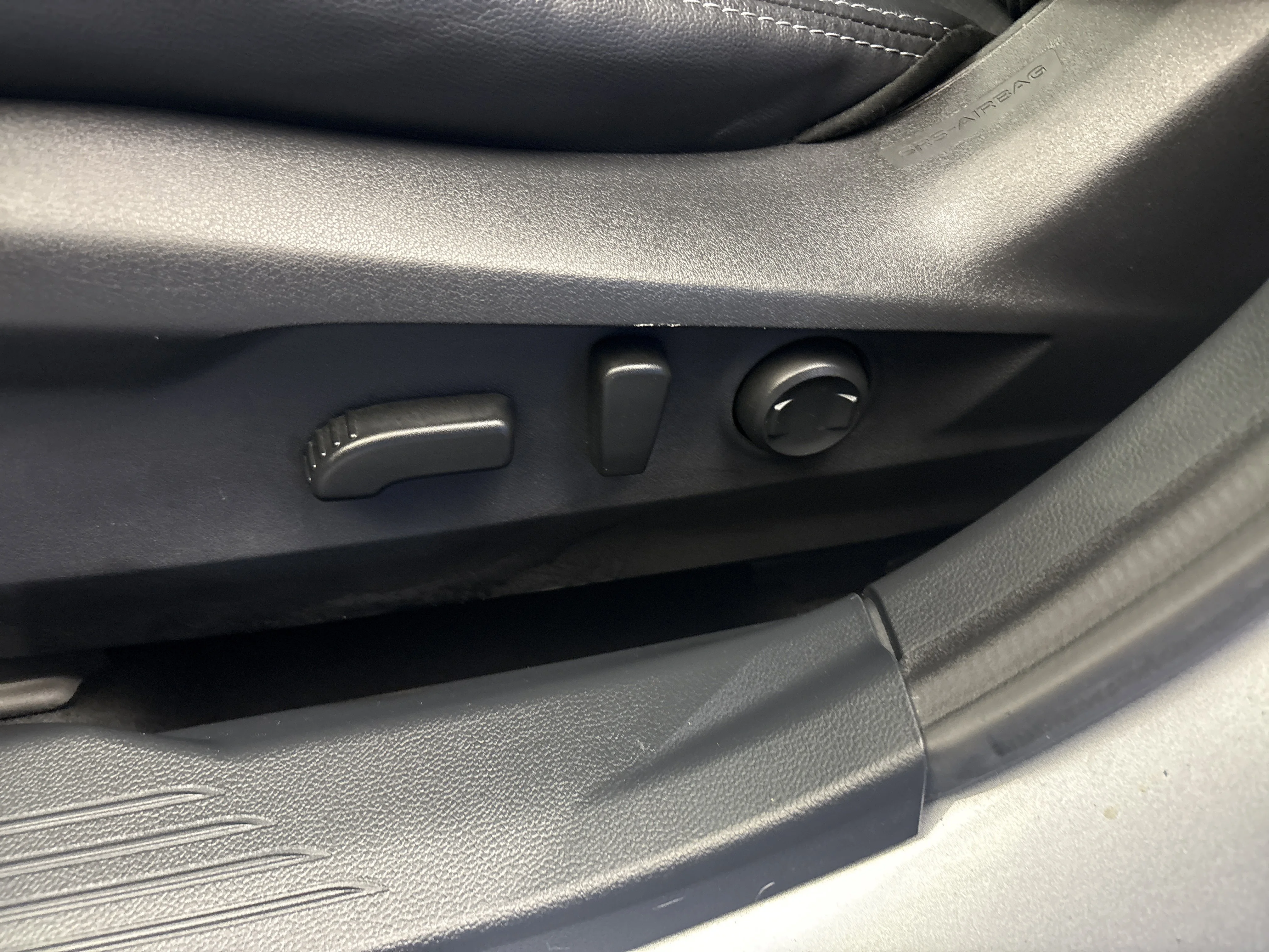 Used 2020 Ice Silver Metallic Subaru Limited image 13