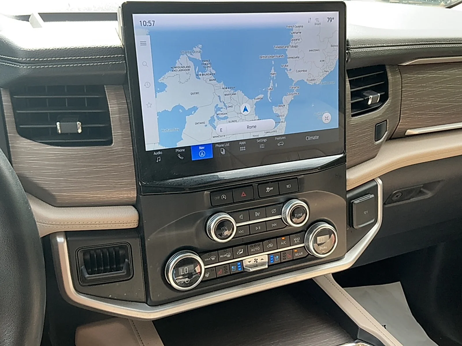 Used 2024  Ford Limited image 10