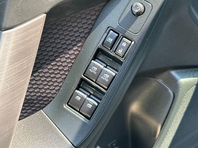 Used 2018 Ice Silver Metallic Subaru 2.5i Premium image 11