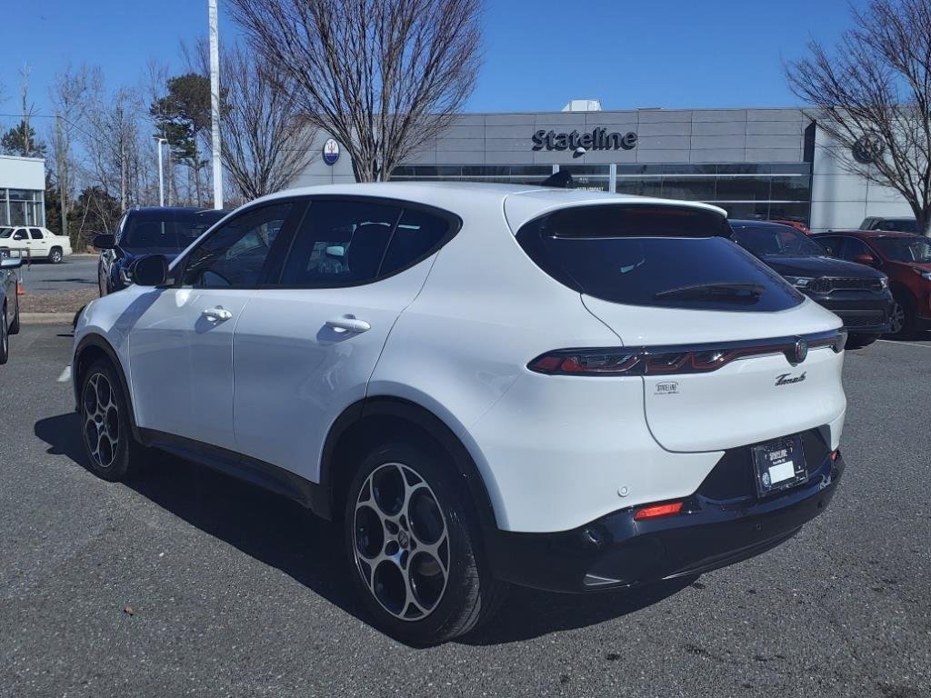 New 2025 Milano White Exterior Paint Alfa Romeo  image 17