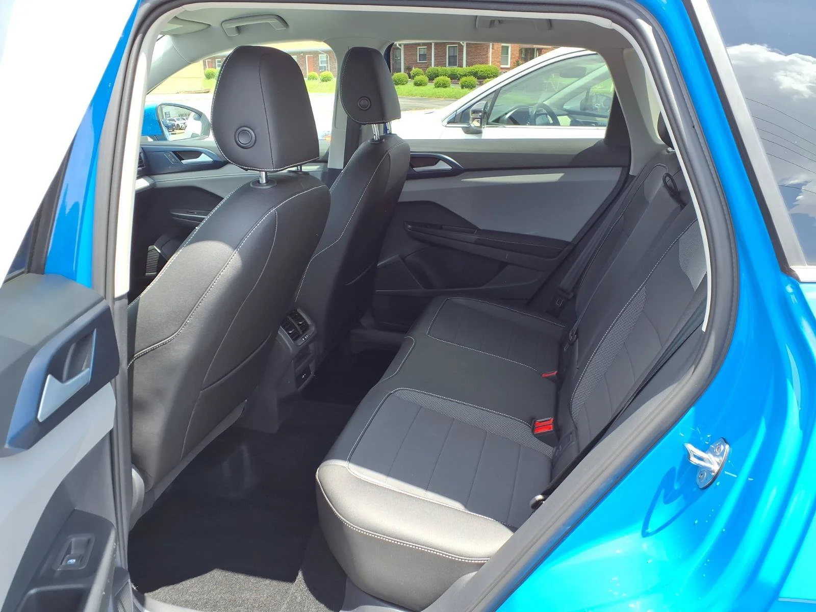 Used 2024 Cornflower Blue Volkswagen SE image 25