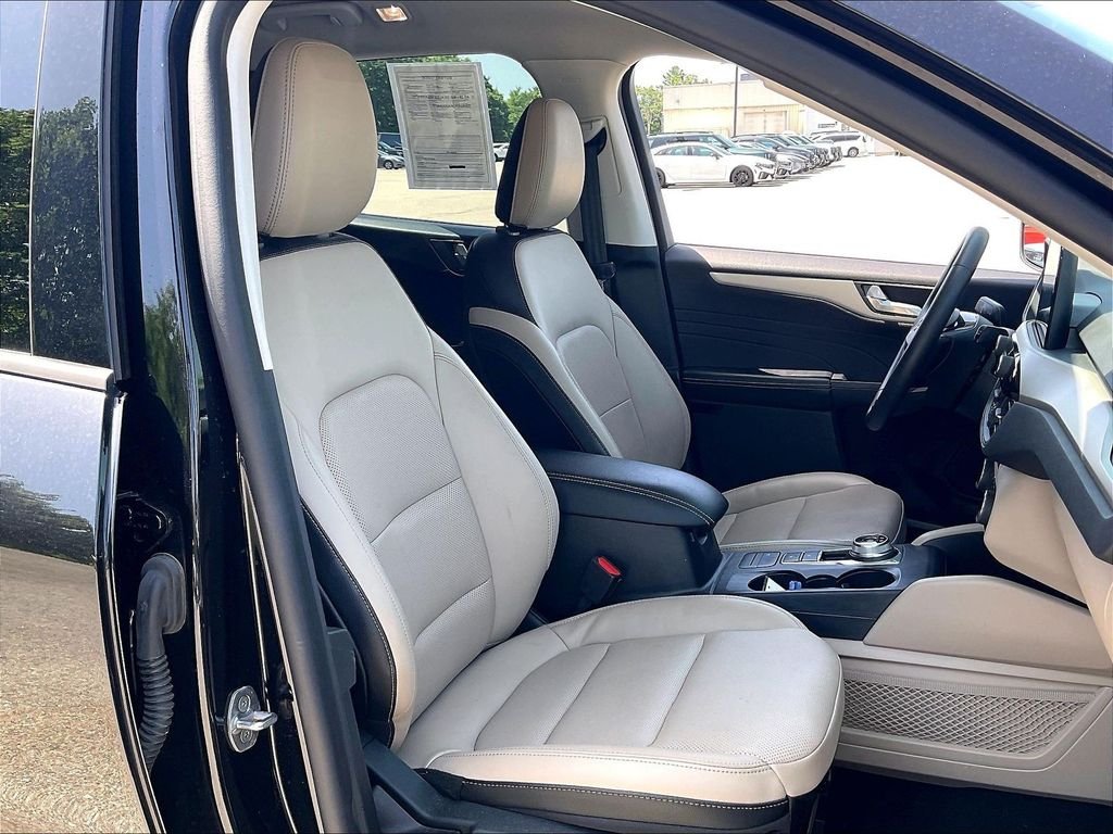 Used 2022 Black Ford SEL image 10