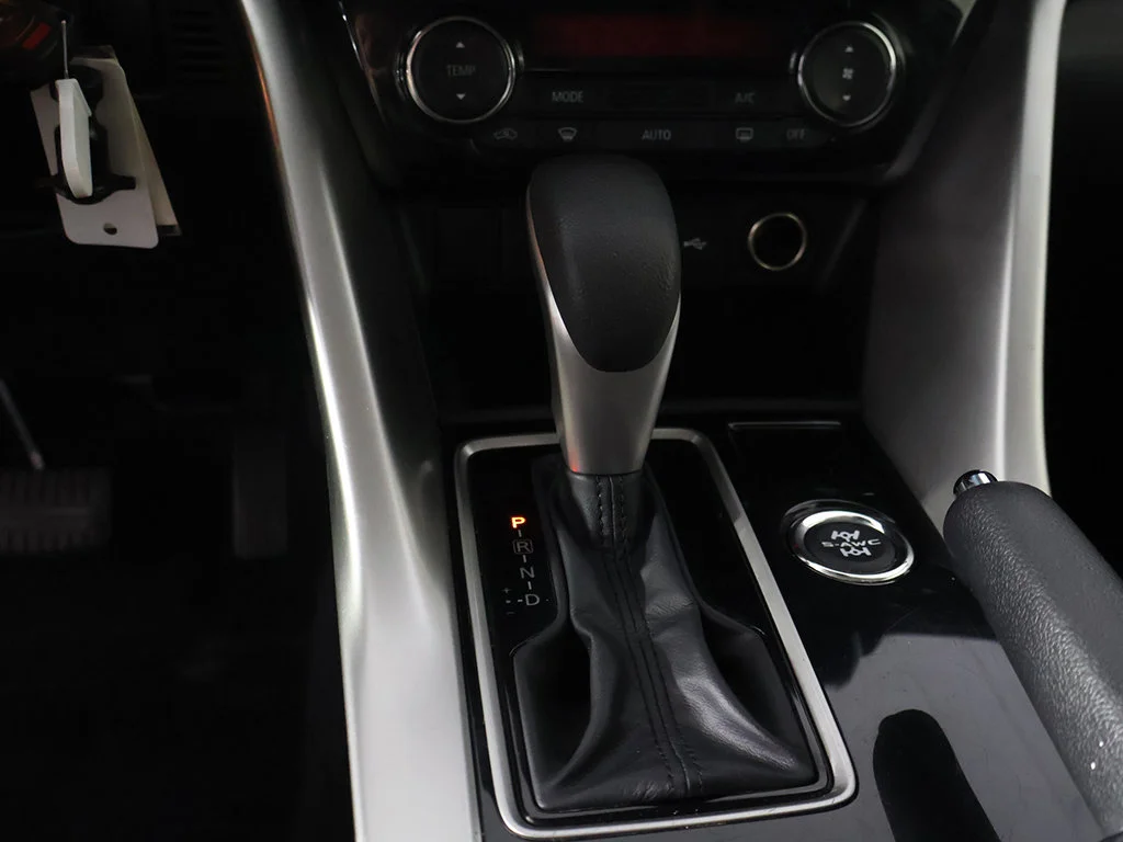 Used 2024 Silver Mitsubishi ES image 41