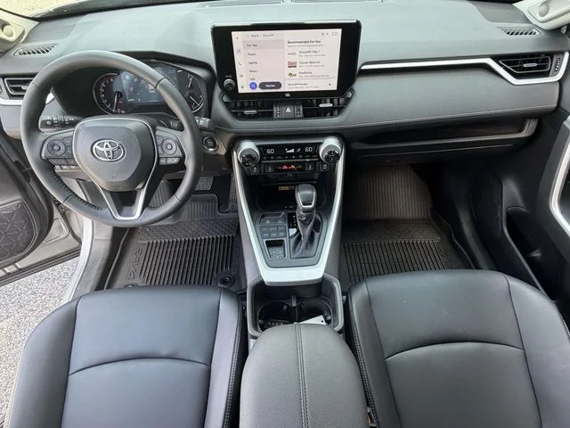 Used 2025 Silver Toyota XLE Premium image 17