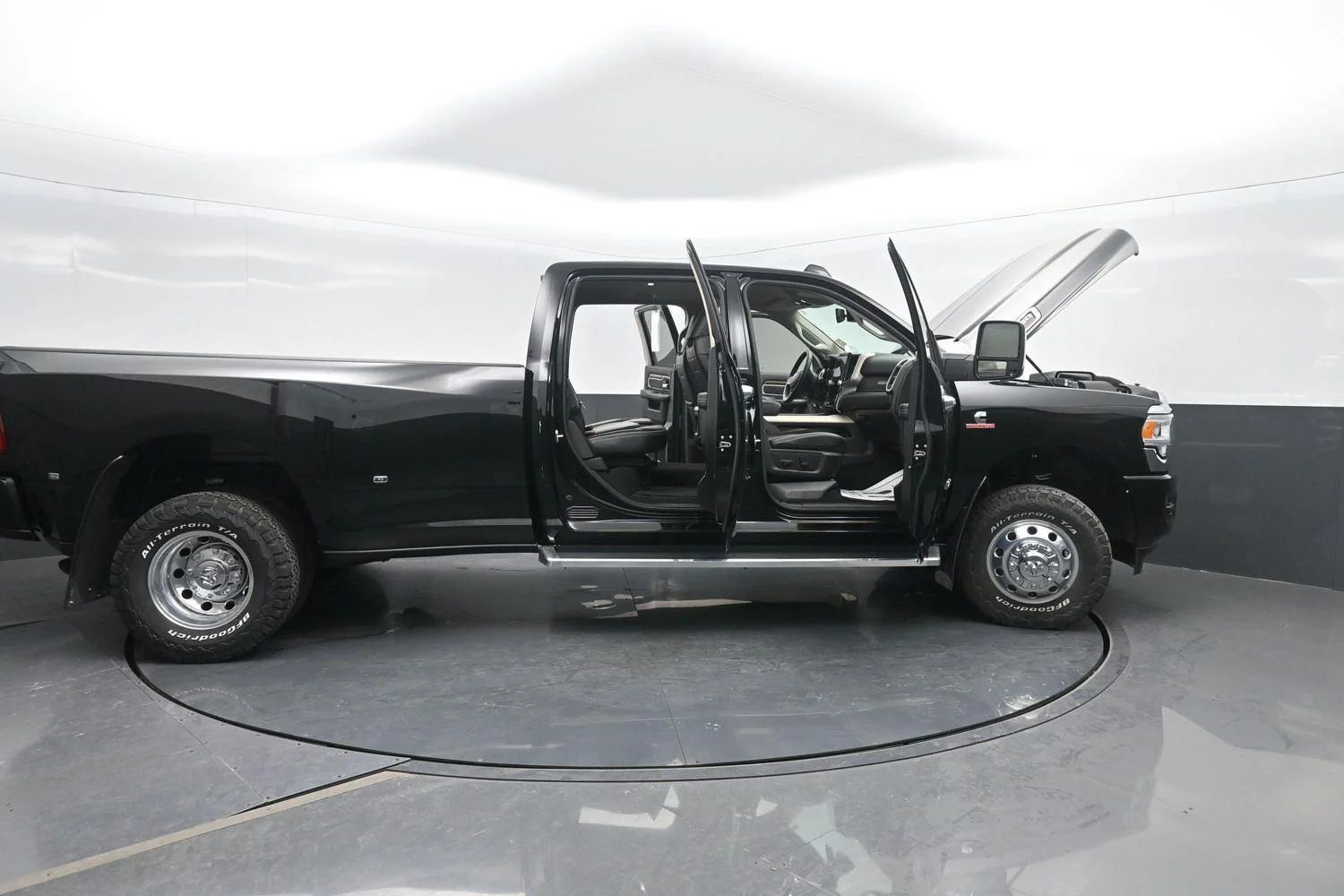 Used 2024 Diamond Black Crystal Pearlcoat Ram Laramie image 52
