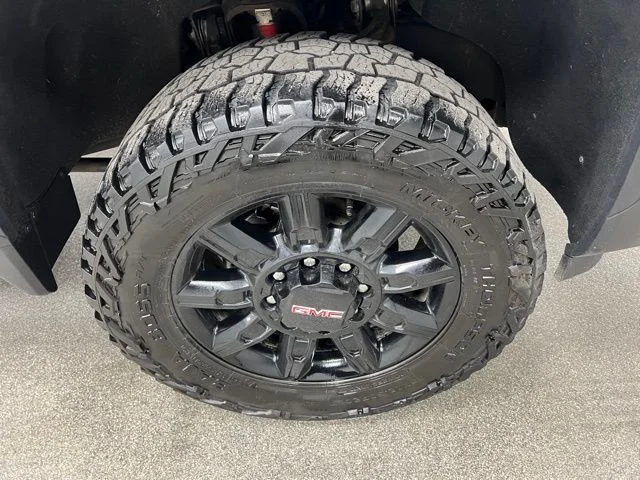 Used 2024 White GMC AT4 image 18