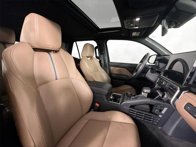 Certified Used 2025 BLACK Toyota  image 43