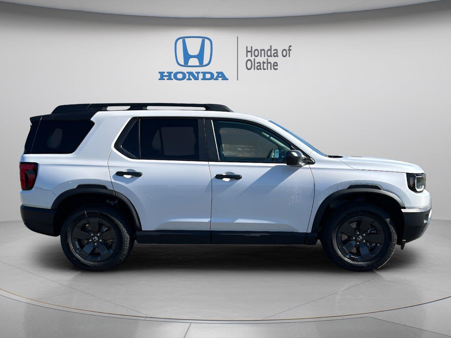 New 2026 Platinum White Pearl Honda RTL Towing image 2