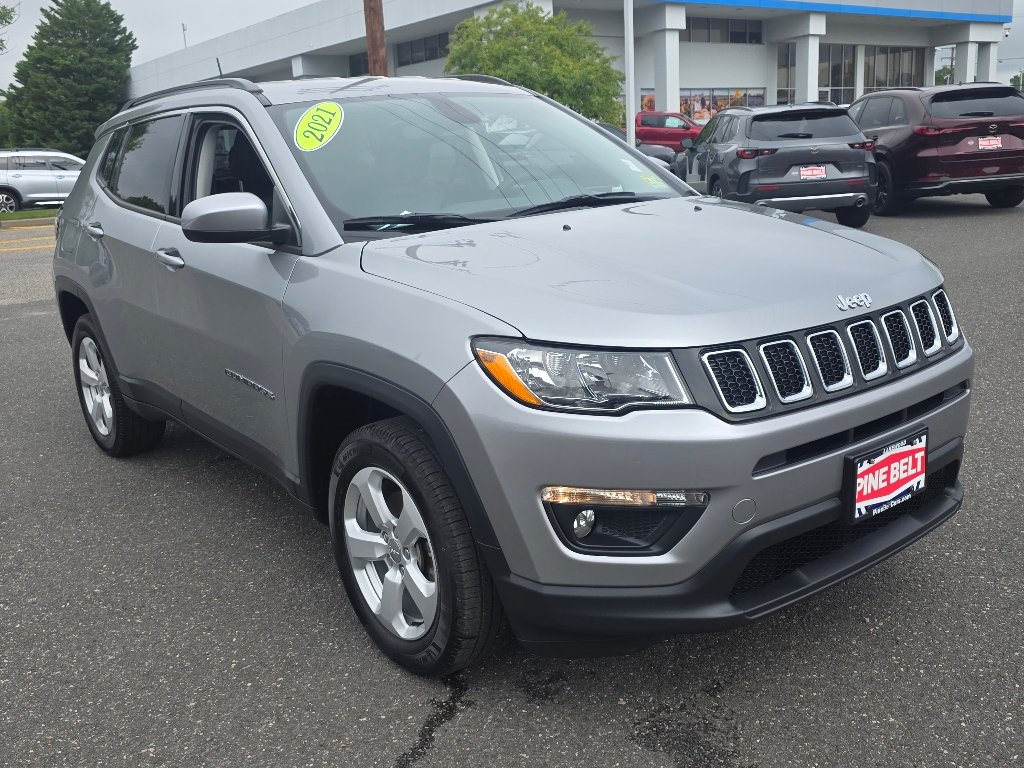 Used 2021 Billet Silver Metallic Clear Coat Jeep Latitude image 9