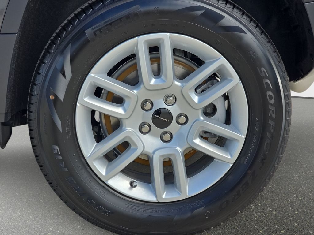 New 2026 Carpathian Grey Land Rover S image 35