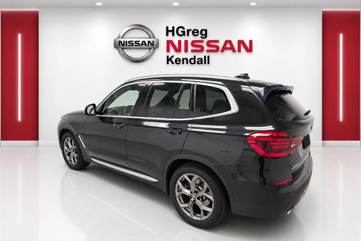 Used 2021 Black BMW xDrive30i image 2