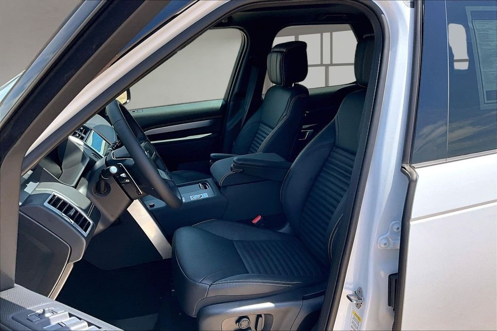 New 2026 Fuji White Land Rover Dynamic SE image 9